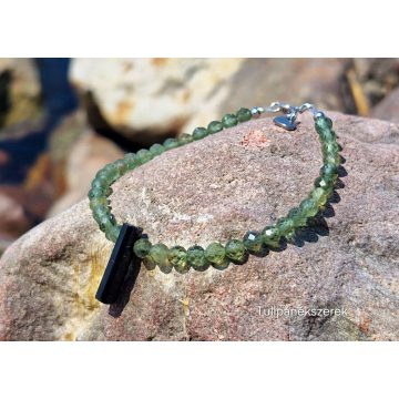   Önismeret- védelem karkötő, Fekete Turmalin, zöld Apatit kristályokkal