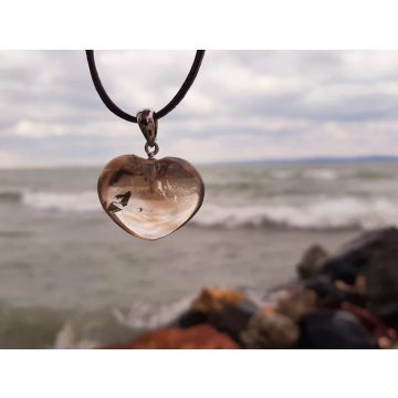 Füstkvarc Szív medál, barna bőr láncon