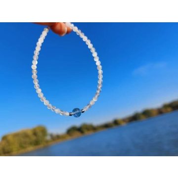   Nőiesség- bölcsesség karkötő, Kék Topáz és Hegyikristályból