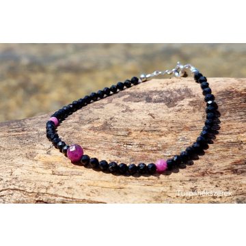   Szenvedély karkötő, fazettált Rubin és Fekete Spinell kristályokból