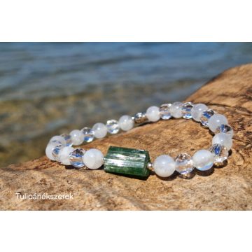   Szívnyitó Nőiesség karkötő, Zöld Turmalin Holdkövekkel, Hegyikristályokkal és ezüst Tulipángyönggyel 