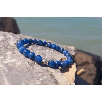 Selyemfényű Kianit karkötő ezüst Tulipángyönggyel