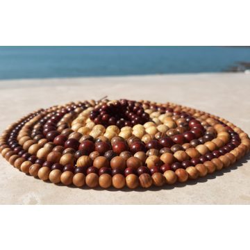 Fából készült ékszerek